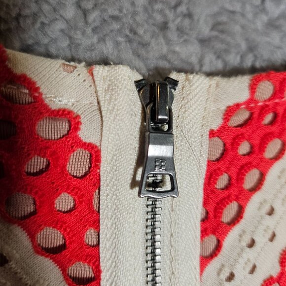 BCBGMAXAZRIA Red  White Long Sleeve Peplum Top Back Zipper Womans - Picture 3 of 12